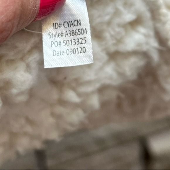 Koolaburra by UGG Frosted Brushed Sherpa Vest Cream small cozy - Picture 8 of 10